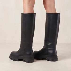 Alohas Katiuska black leather knee high boots with platform soles. Size 38